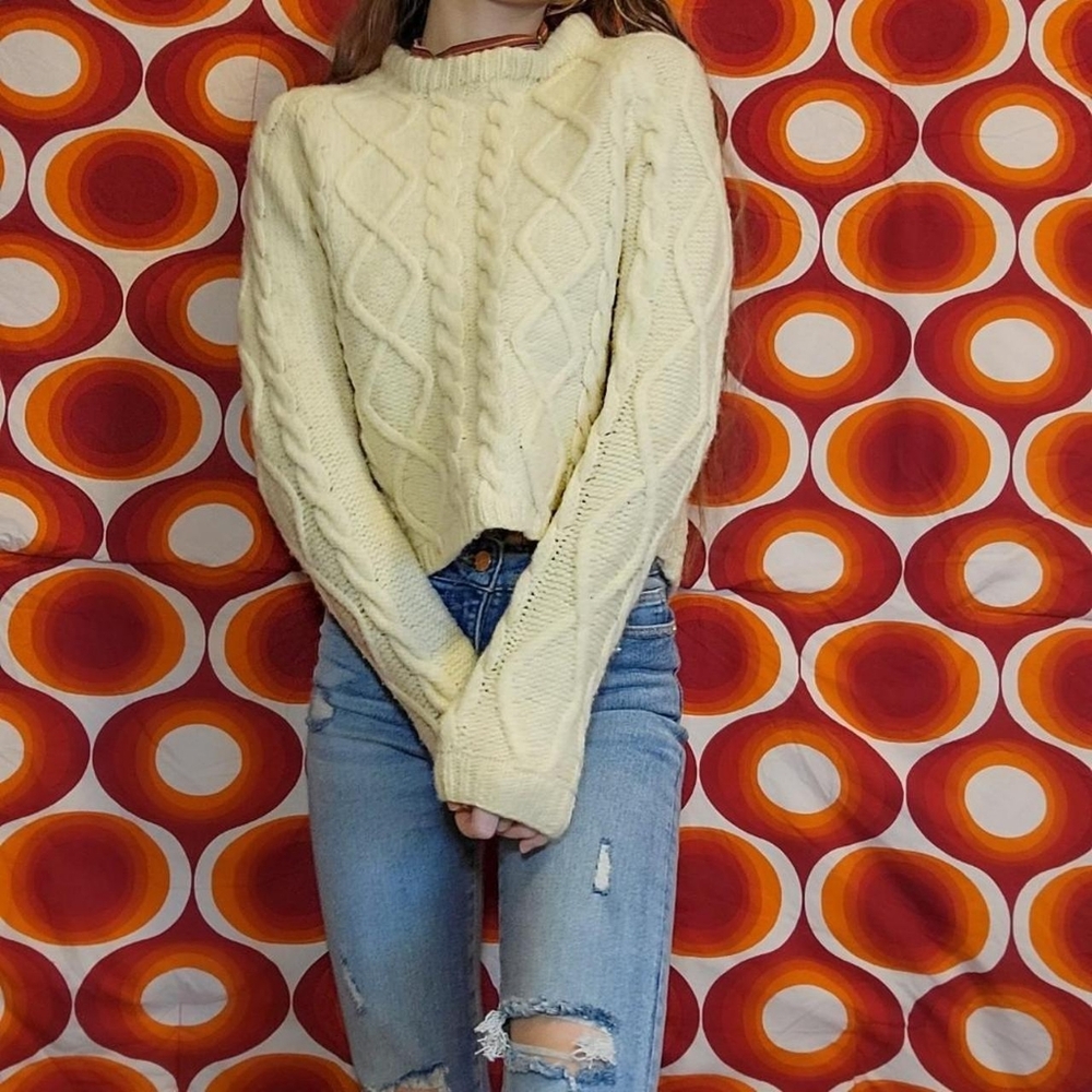 VINTAGE 90s CREAM WOOL KNIT SWEATER